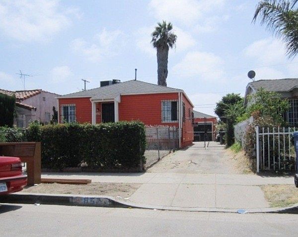 1st image of 852 W 62nd Pl