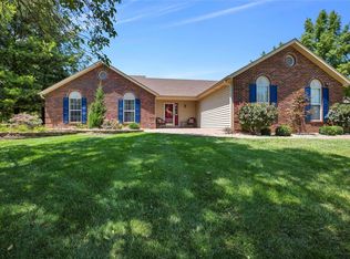 394 Round Tower Dr E, Saint Charles, MO