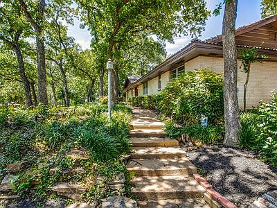 3rd image of 1311 Driftwood Dr