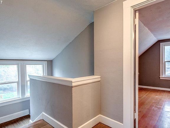 5th image of 4709 NE 15th Ave