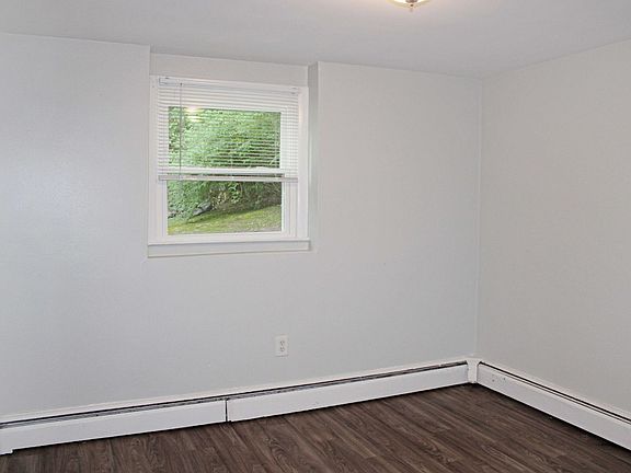 5th image of 115 Bourne Ave APT 7