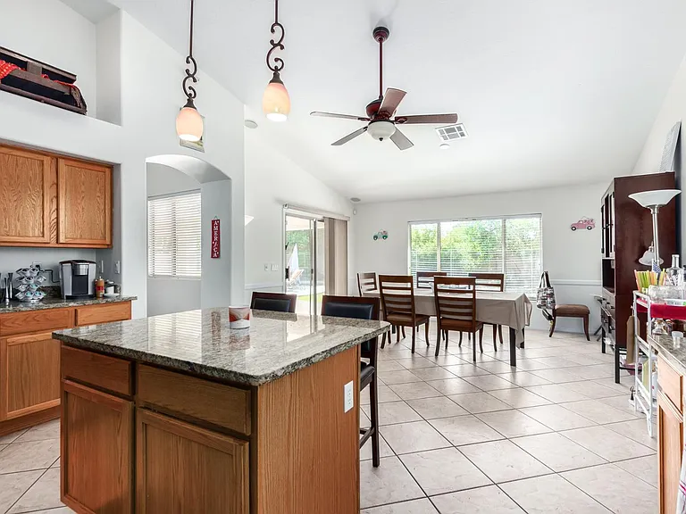5203 E Wallace Ave — Photo 13