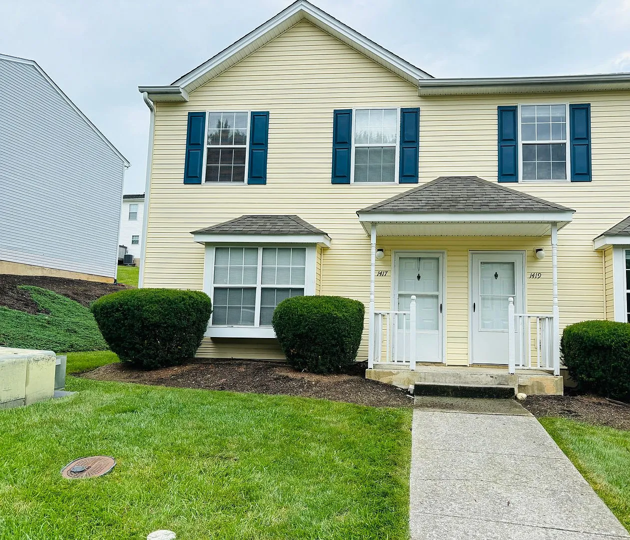 4 Bedroom 2.5 Bath Townhouse — Photo 1