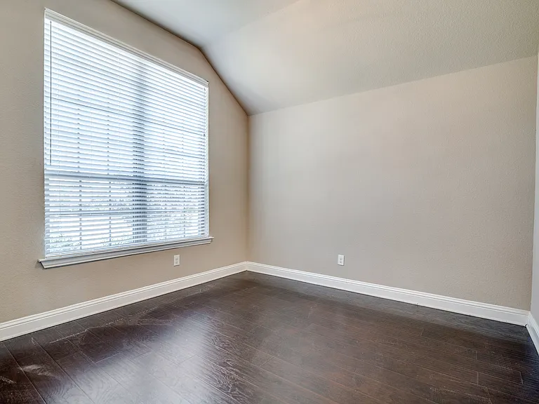 1631 Veneto Dr — Photo 9