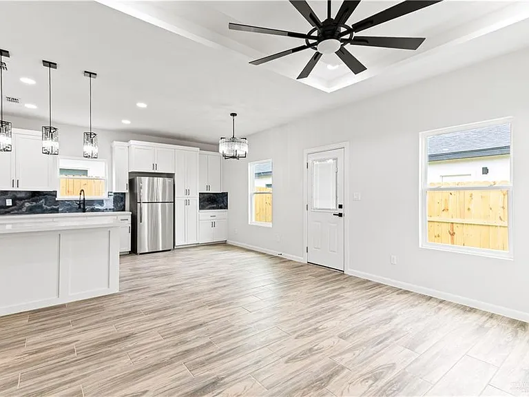 1300 Rosewood Ln #2 — Photo 4
