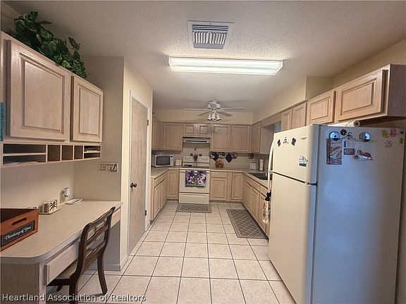 5th image of 304 Lark Ave