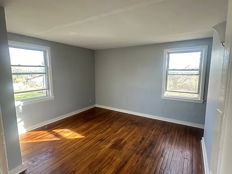 Spacious 2 Bedroom Apartment For Rent Now In Tonawanda — Photo 9