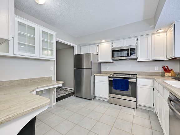 5th image of 319 Greencastle Dr