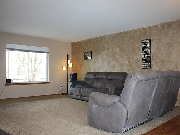 5th image of 935 N Gale Ave
