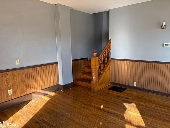 3rd image of 604 Hickory St