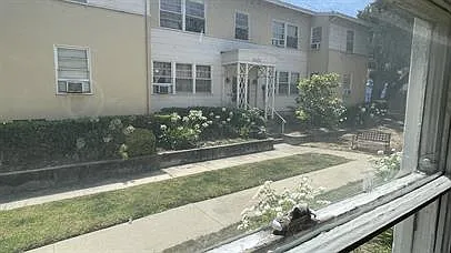 Silverlake Garden Apartments — Photo 65