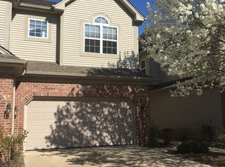 1241 Oakleaf Ct, Aurora, IL 60506