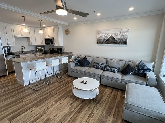 5th image of 315 Ocean Blvd #506
