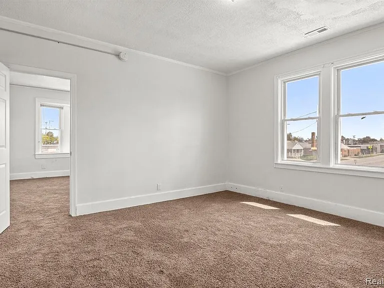 6203 Chase Rd — Photo 1