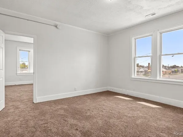 6203 Chase Rd, Dearborn, MI 48126