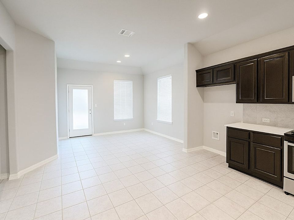 1st image of 913 Centerra Hills Cir #913
