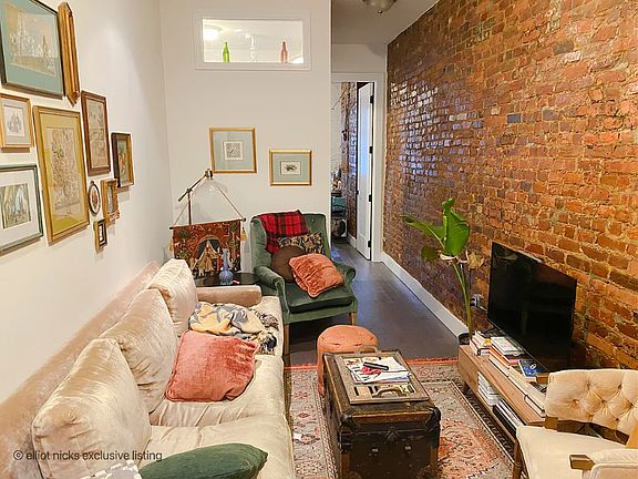 2nd image of 542 Bainbridge St #Penthouse 3