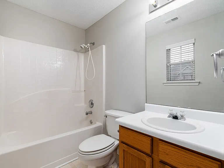 427 Red Coat Ln — Photo 10
