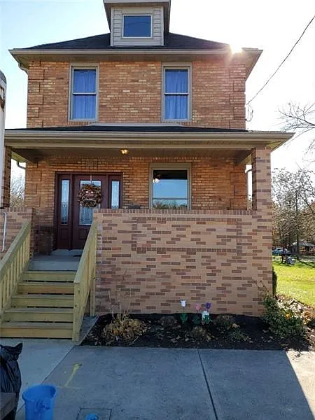 215 Murdock St photo 1