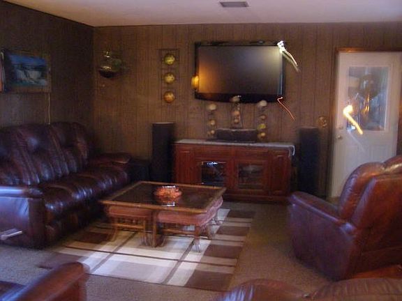 3rd image of 609 N Hillside Ct
