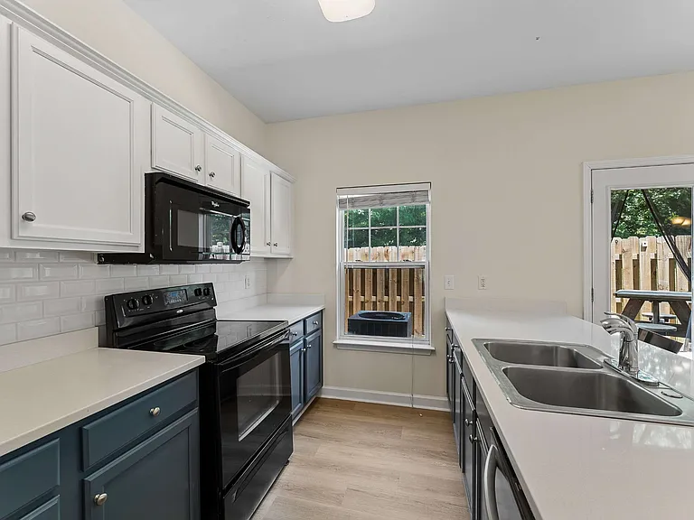 553 Rosedale Ave #107 — Photo 10