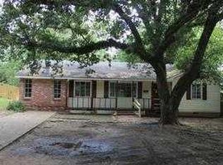 904 Raymond Rd, Jackson, MS 39204