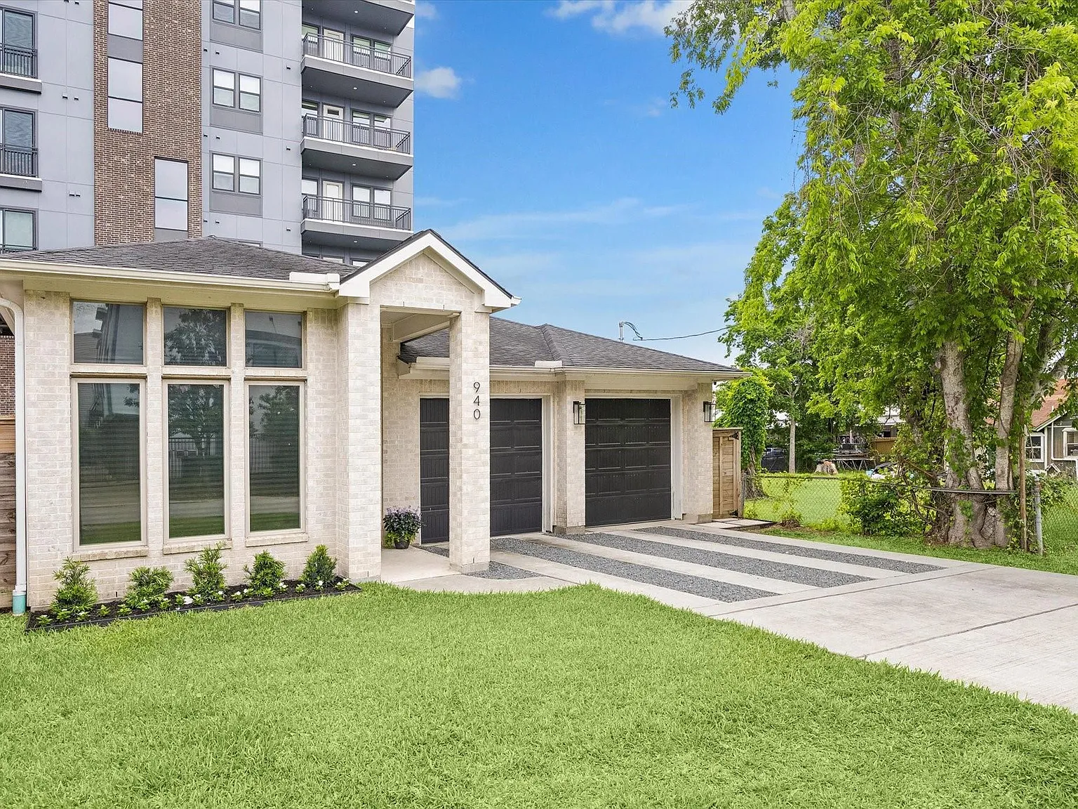 2 bed, 2.5 bath, 1729 sqft, $3,100 — Photo 2