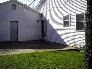 3rd image of 1345 Hampshire Dr