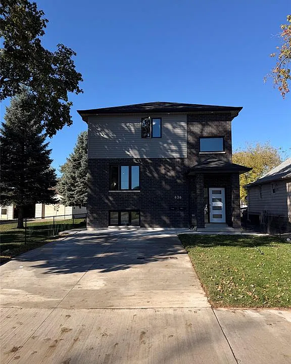 636 Eugenie St E