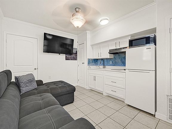 2nd image of 2809 Tooke St #D