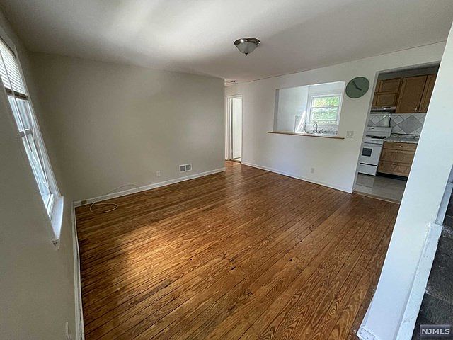 1st image of 288 Marion Ave