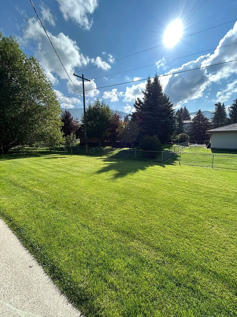 3470 S Hillcrest Dr — Photo 4