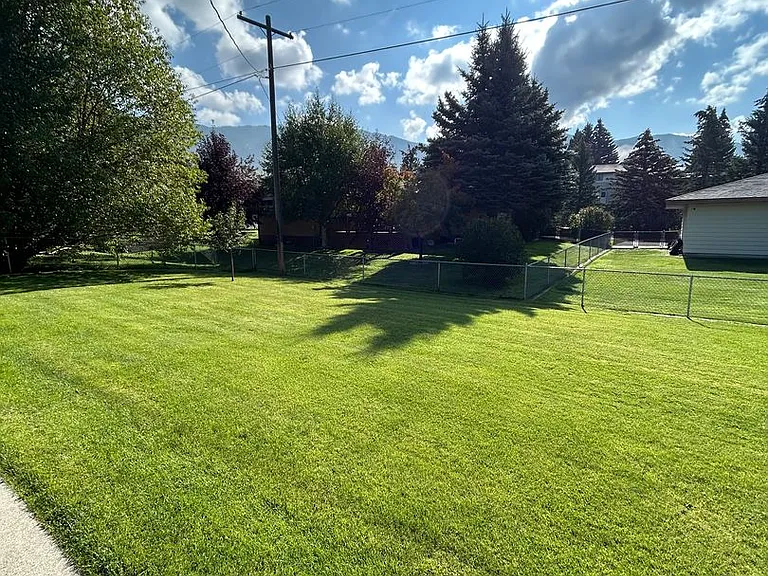 3470 S Hillcrest Dr — Photo 4