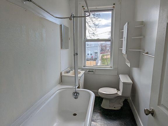 2nd image of 1517 Elmtree St APT 3