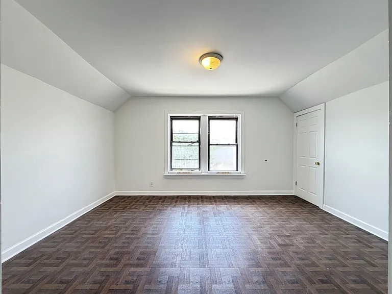 1609 N McVicker Ave #2HC — Photo 8