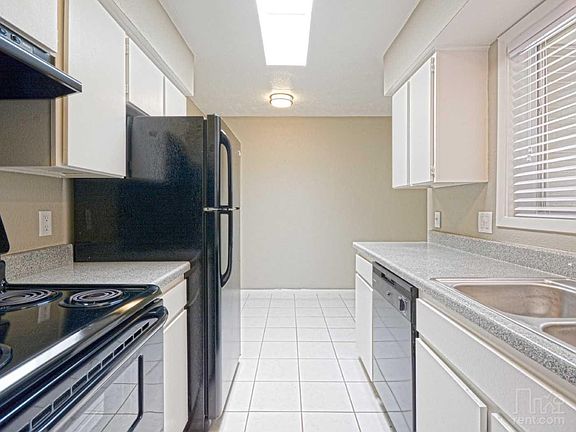 4th image of 3000 Augusta Dr APT B