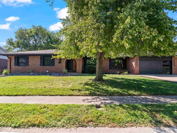 2 Beacon Ridge Dr, Springfield, IL 62711