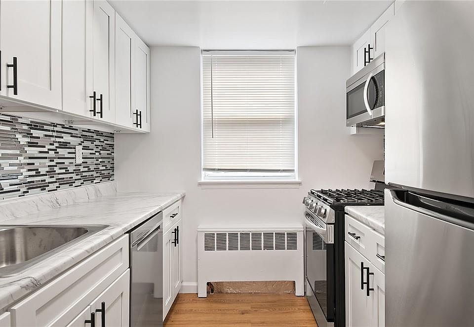 1st image of 168 Centre Avenue #1V