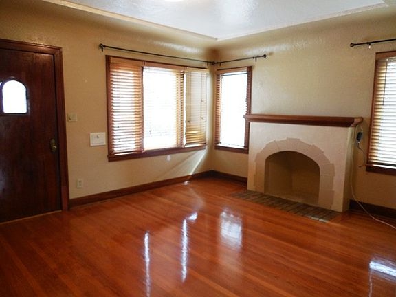 4th image of 2926 32nd St