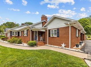 910 12th Ave NW, Hickory, NC 28601