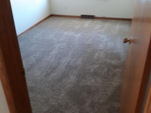 5th image of 2884 Albrecht Ave #Up