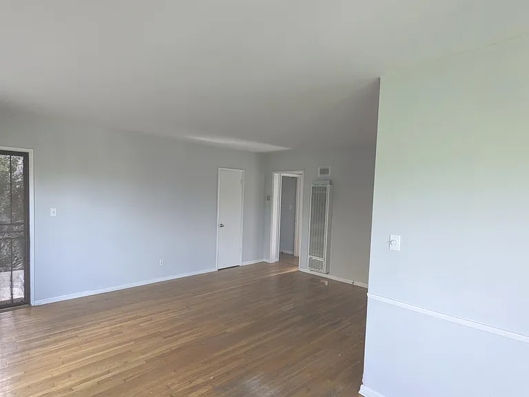 1326 Edgecliffe Dr #1 — Photo 2