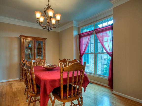 5th image of 2125 Knoll Crest Dr