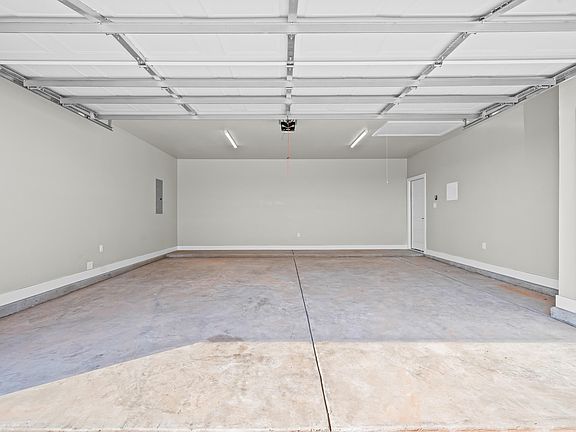 2nd image of 4024 Hawk Rd