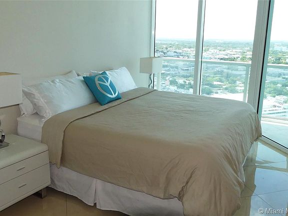 5th image of 1900 N Bayshore Dr APT 3318