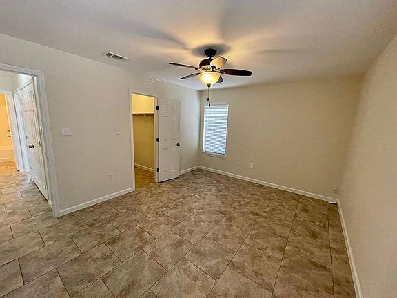 4th image of 1733 Greenwood Ln