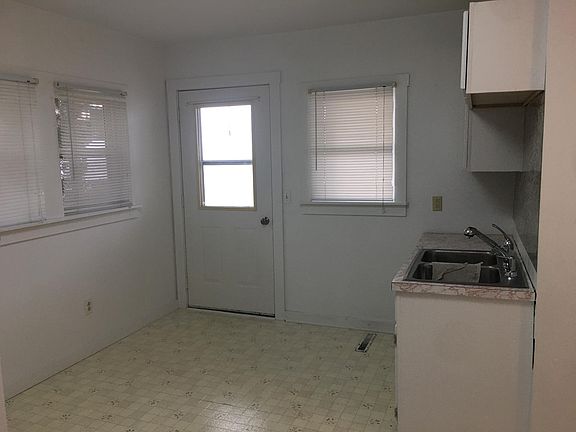 3rd image of 115 N High St
