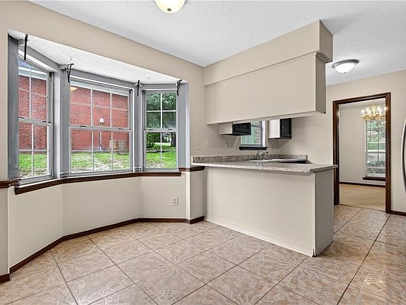 4th image of 3804 Medford Dr E