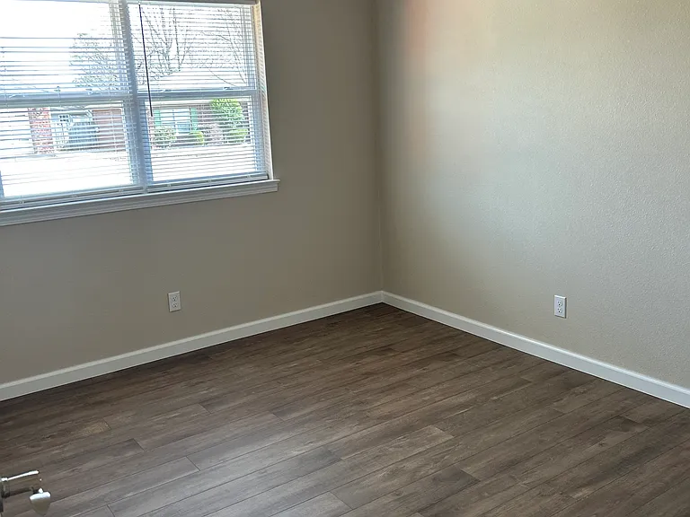 5704 Bryan St — Photo 8