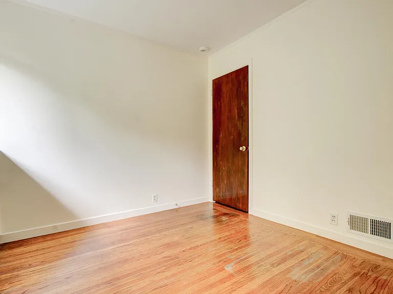9 West Ct — Photo 25